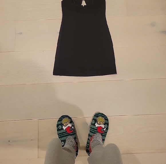 Chic Black Spaghetti Strap Dress - Picture 4 of 4